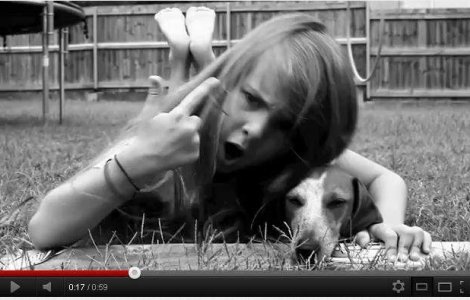  Video  Rock-ul n-are varsta! Canta hard - rock la 8 ani