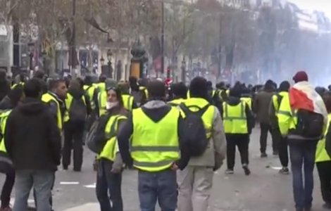 Mai multi jurnalisti au fost raniti in timpul protestelor ''vestelor galbene'' la Paris