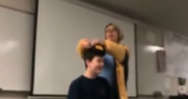 O profesoara a fost arestata pentru ca a tuns fortat un elev