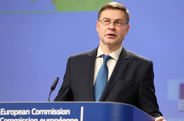 UE, dupa ce Macron a anuntat marirea salariului minim cu 100 de euro: Monitorizam indeaproape posibilele masuri anuntate