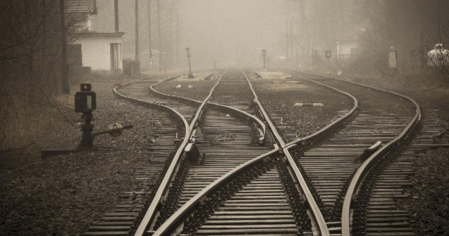 O persoana a murit si alta a fost grav ranita dupa ce masina lor a fost lovita de tren