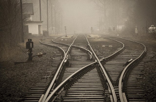 O persoana a murit si alta a fost grav ranita dupa ce masina lor a fost lovita de tren
