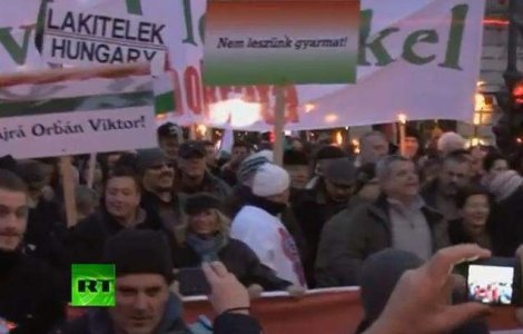  Video  Budapesta: 100.000 de unguri au iesit in strada pentru Viktor Orban