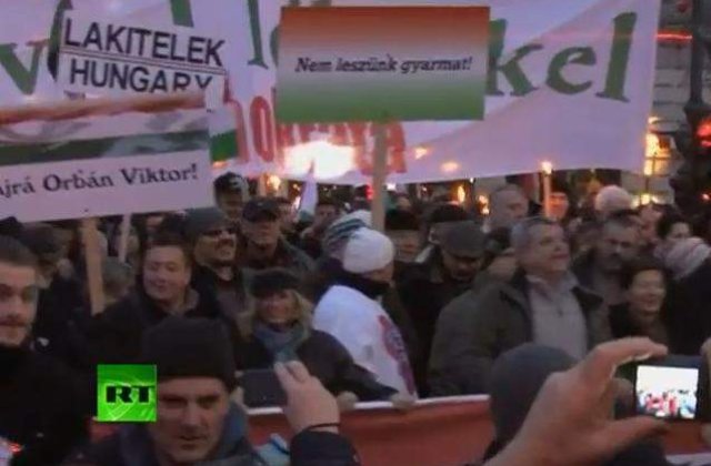 [VIDEO] Budapesta: 100.000 de unguri au iesit in strada pentru Viktor Orban