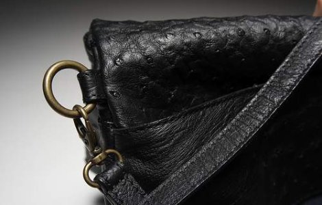 Lux made in Romania: Genti pentru bogati, produse de saraci