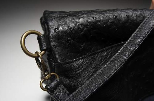 Lux made in Romania: Genti pentru bogati, produse de saraci