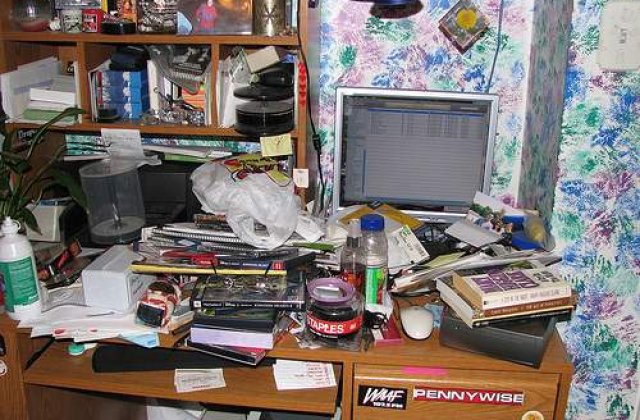 Ai un birou dezordonat? S-ar putea sa fii geniu