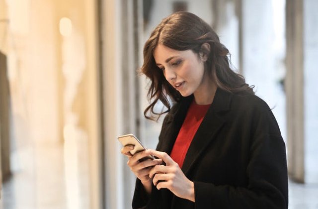 7 obiceiuri ciudate pe care le dezvolti cand esti intr-o relatie la distanta