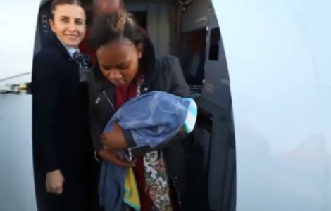 O femeie a nascut intr-un avion, in timp ce se afla la peste 12.000 de metri altitudine