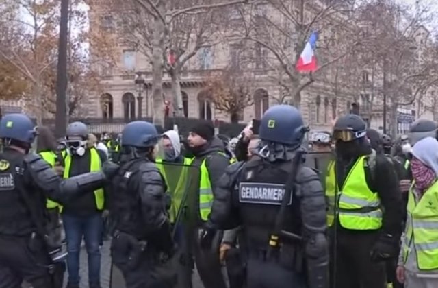 "Vestele galbene": Al cincilea weekend consecutiv de proteste. 60 de persoane, retinute/ VIDEO