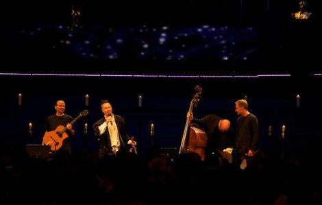 "Violonistul rock" Nigel Kennedy vine in Romania