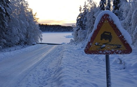 IGSU: 14 judete si 11 drumuri nationale afectate de caderile de zapada