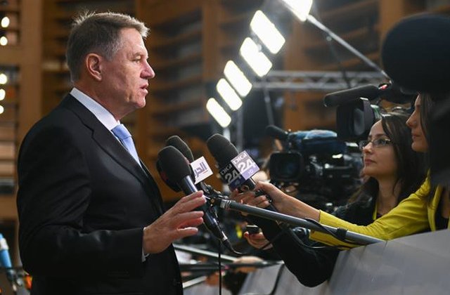 Iohannis: Memoria martirilor din 1989 - intinata de incercarile unor infractori de a impune amnistia si gratierea