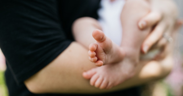 Studiu: Alaptarea la san mai mult de sase luni, asociata cu o talie mai supla in cazul mamelor