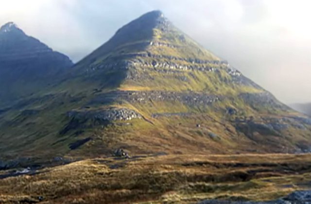 O piramida veche de mii de ani, descoperita in Indonezia sub un munte / VIDEO