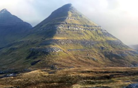 O piramida veche de mii de ani, descoperita in Indonezia sub un munte / VIDEO