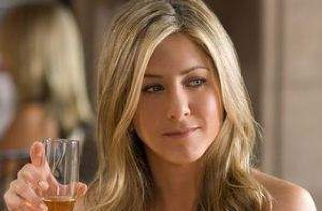 Jennifer Aniston: 'Vreau sa fiu noua fata Bond'