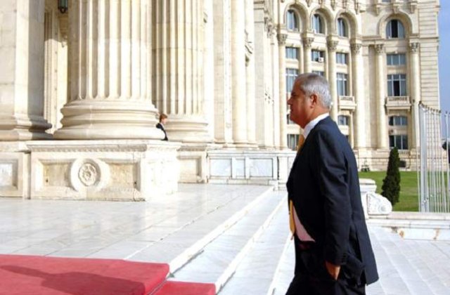 Adrian Nastase renunta la functia din Camera Deputatilor