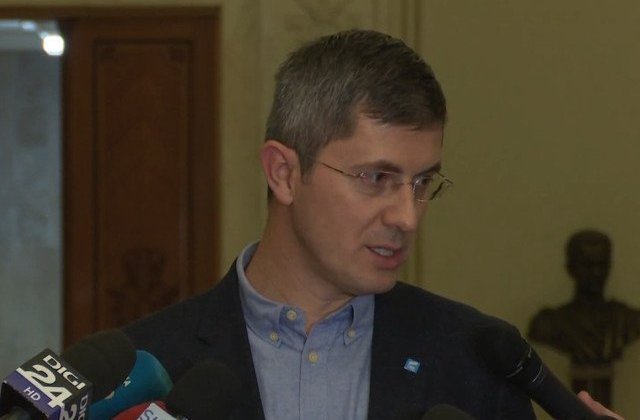 Barna: USR si PNL vor ataca la CCR proiectul legii pensiilor
