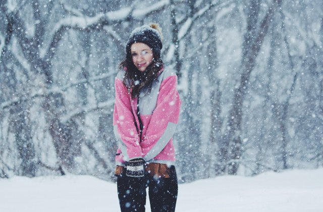 Cod GALBEN de viscol in patru judete. Informare de precipitatii mixte si polei in restul tarii, pana duminica seara