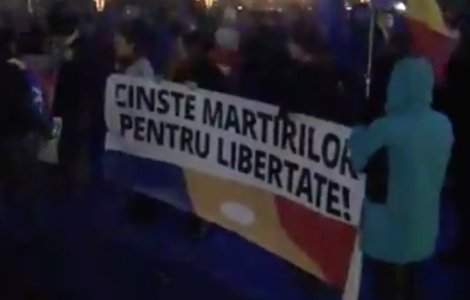 Mii de persoane participa la comemorarea eroilor Revolutiei / VIDEO