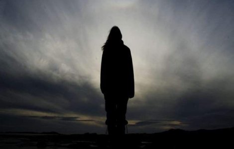 Singuratatea si izolarea, la fel de daunatoare pentru sanatate ca si bolile cronice