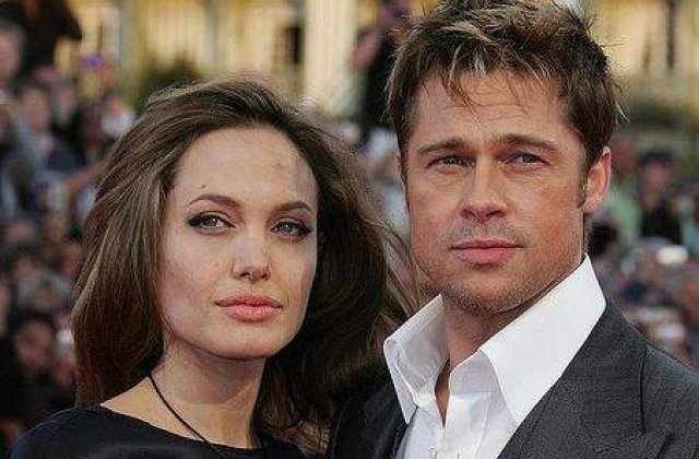 Cvadruplu impact: Brad si Angelina vor avea gemeni