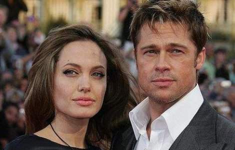 Cvadruplu impact: Brad si Angelina vor avea gemeni