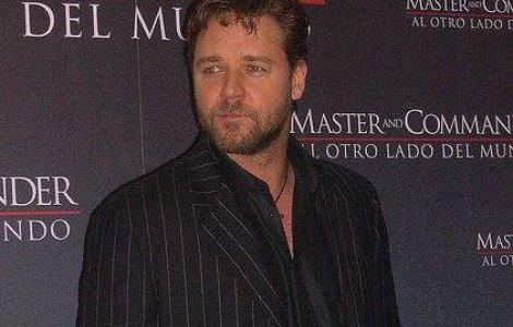 Russel Crowe, intre casca lui Robocop si arca lui Noe