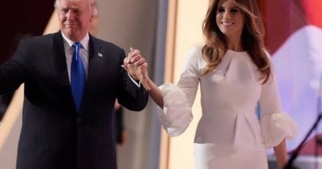 Donald si Melania Trump, in rolul de mesageri ai lui Mos Craciun