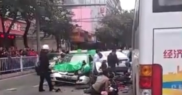 Cel putin 5 morti si 21 de raniti intr-o luare de ostatici in China