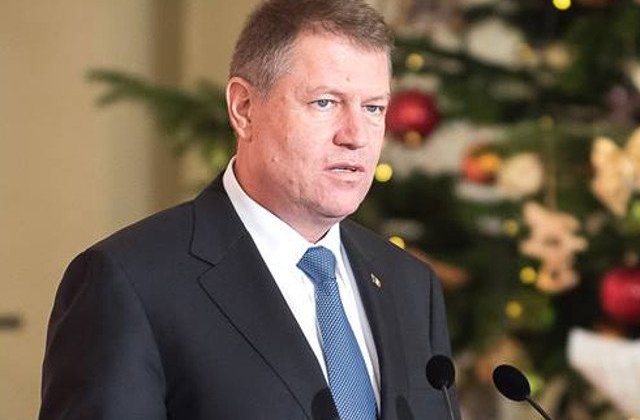 Klaus Iohannis, la slujba de Craciun: Sarbatori fericite, cu liniste si pace/ VIDEO