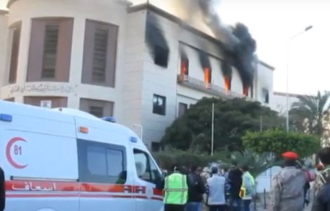 Cel putin 3 morti si 10 raniti in urma unui atac asupra Ministerului de Externe al Libiei