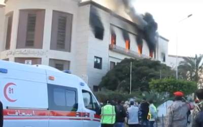 Cel putin 3 morti si 10...