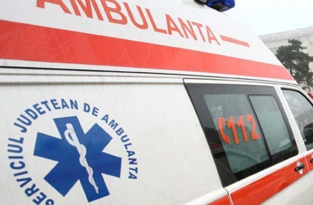 Un barbat si o femeie au murit dupa ce un autoturism s-a ciocnit cu un microbuz