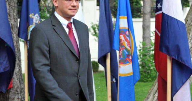 Mihai Ungureanu, seful SIE, premierul desemnat de Basescu