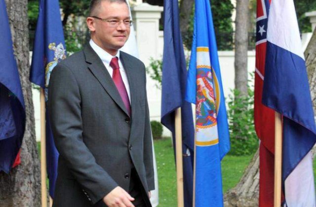 Mihai Ungureanu, seful SIE, premierul desemnat de Basescu