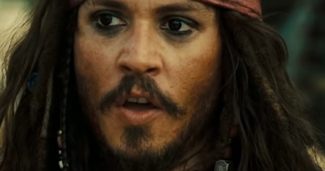 Costumat in pirat, Johnny Depp a vizitat un spital pentru copiii bolnavi de cancer din Paris/ FOTO