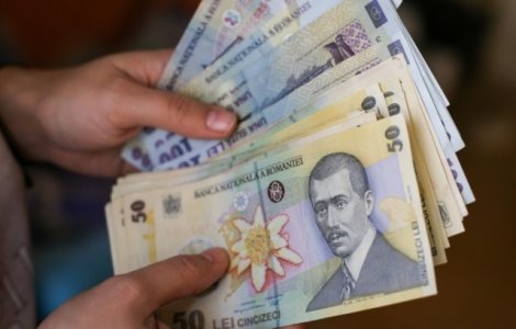 Salarii mai mari pentru bugetari, "taxa pe lacomie" pentru banci si benzina mai scumpa, din 2019