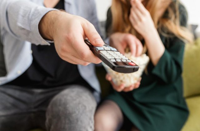 8 lucruri pe care sa le faci cu partenerul inainte de a merge la culcare, pentru a avea o relatie fericita