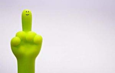 Cand a devenit "degetul mijlociu" un gest obscen?