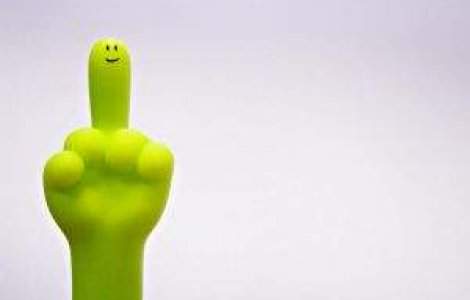 Cand a devenit "degetul mijlociu" un gest obscen?