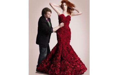 Un cadou parfumat: Rochia din 1.725 de flori