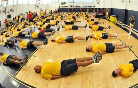 Romanii, cei mai "sportivi" angajati din regiune