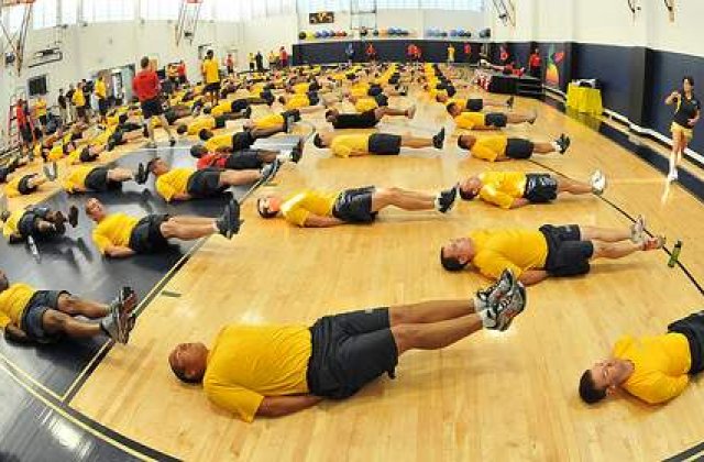 Romanii, cei mai "sportivi" angajati din regiune