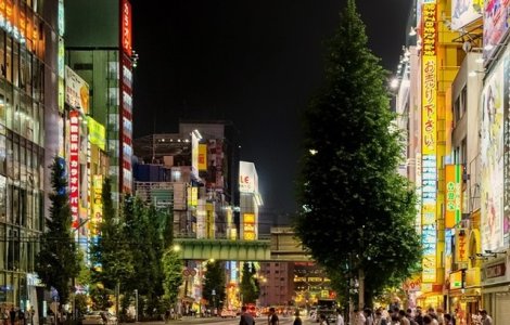 Un barbat a intrat deliberat cu masina intr-o multime care celebra trecerea in Noul An, in Tokyo