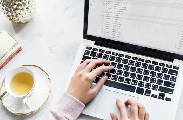 7 obiceiuri de la locul de munca care te imbatranesc prematur