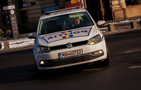 Un barbat fara adapost a fost gasit mort intr-o masina in centrul Capitalei