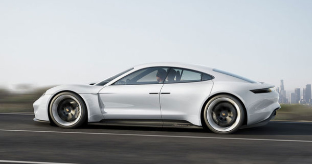 Electrica Porsche Taycan are priza la clientii Tesla: 50% dintre comenzi vin din partea acestora