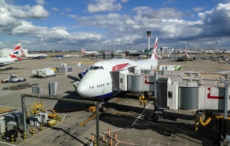 Doua aeroporturi londoneze iau masuri de nivel militar impotriva dronelor